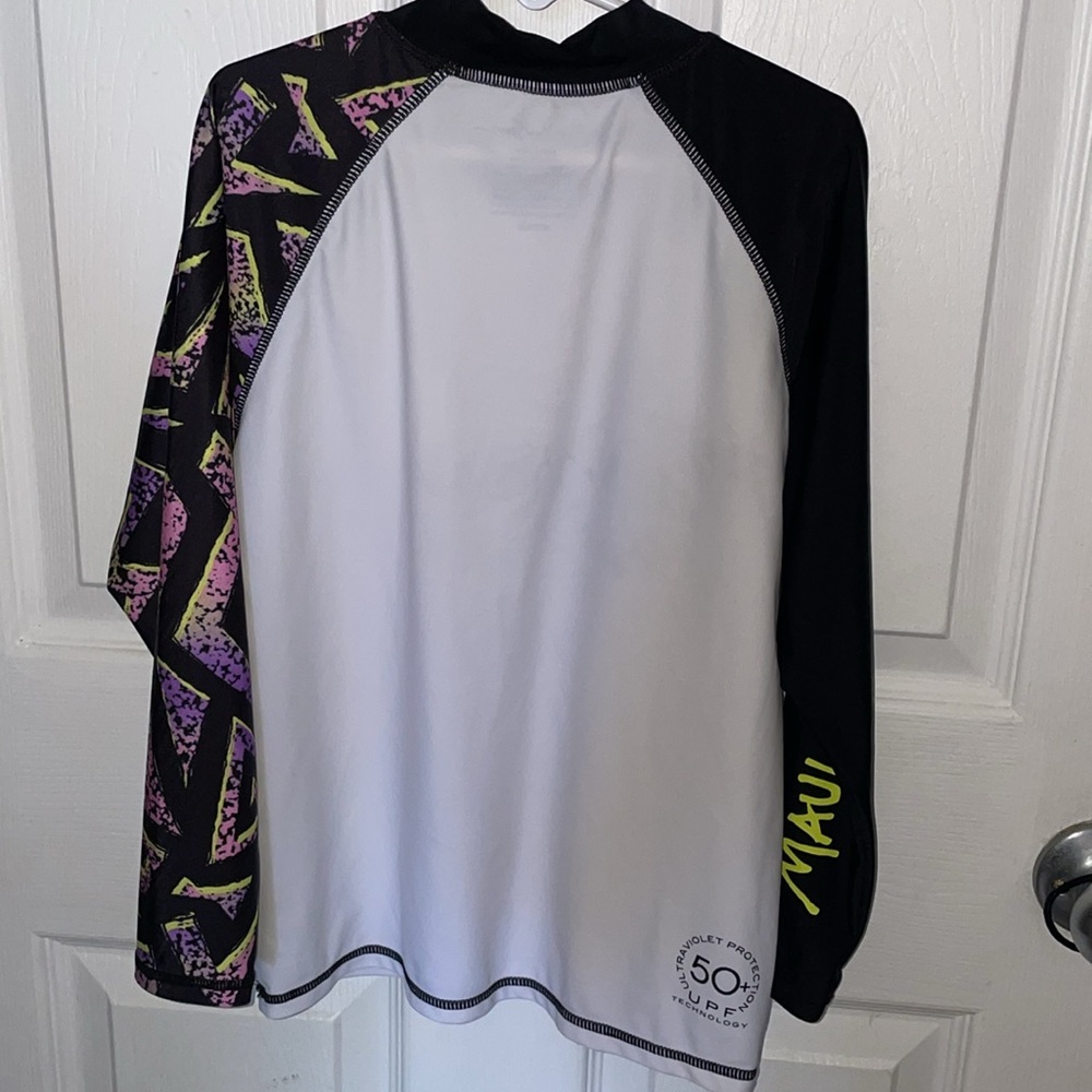Maui and Sons Rash Guard - Picture 5 of 6